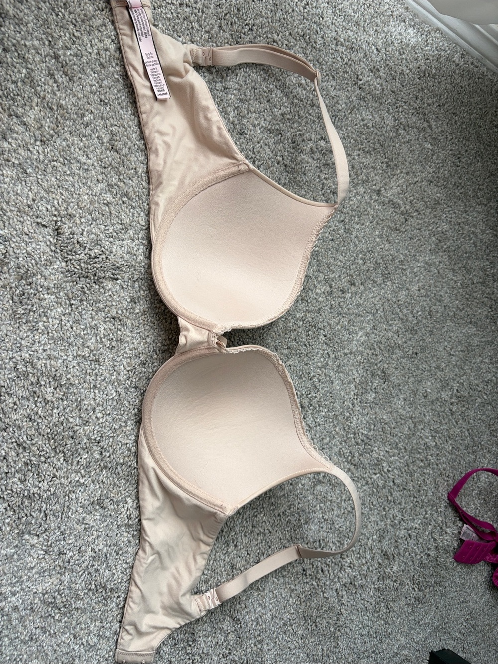 Victoria's Secret body by Victoria and very sexy bras - Picture 9 of 12